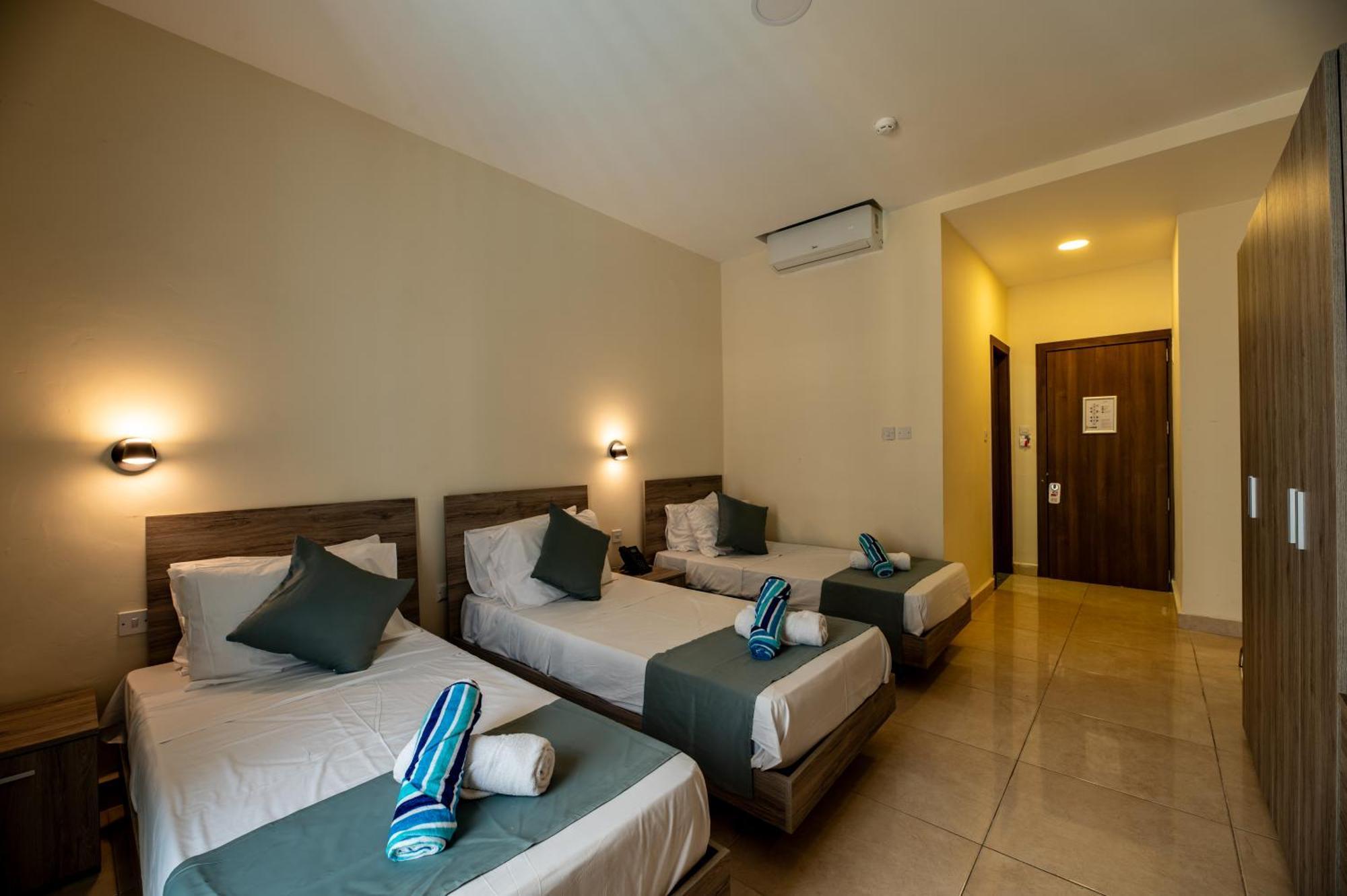 Euroclub Hotel Сейнт Полс Бей Екстериор снимка
