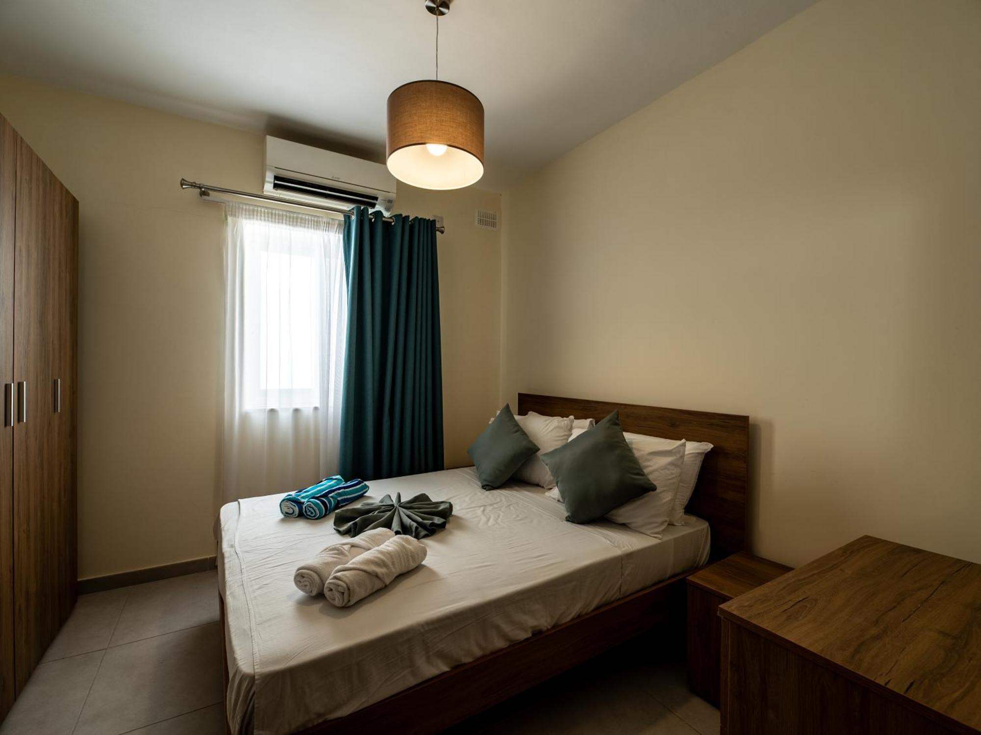 Euroclub Hotel Сейнт Полс Бей Екстериор снимка