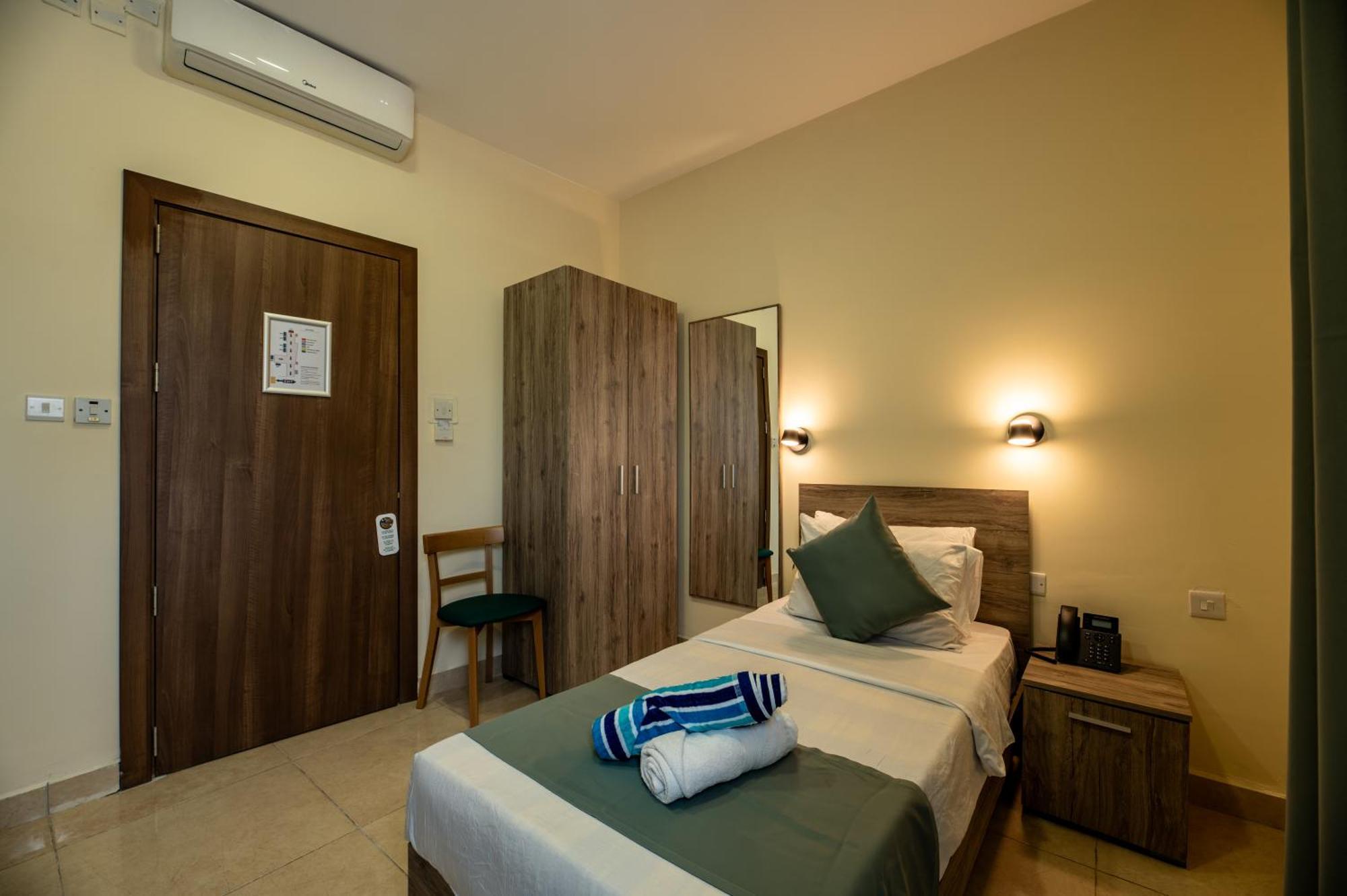 Euroclub Hotel Сейнт Полс Бей Екстериор снимка