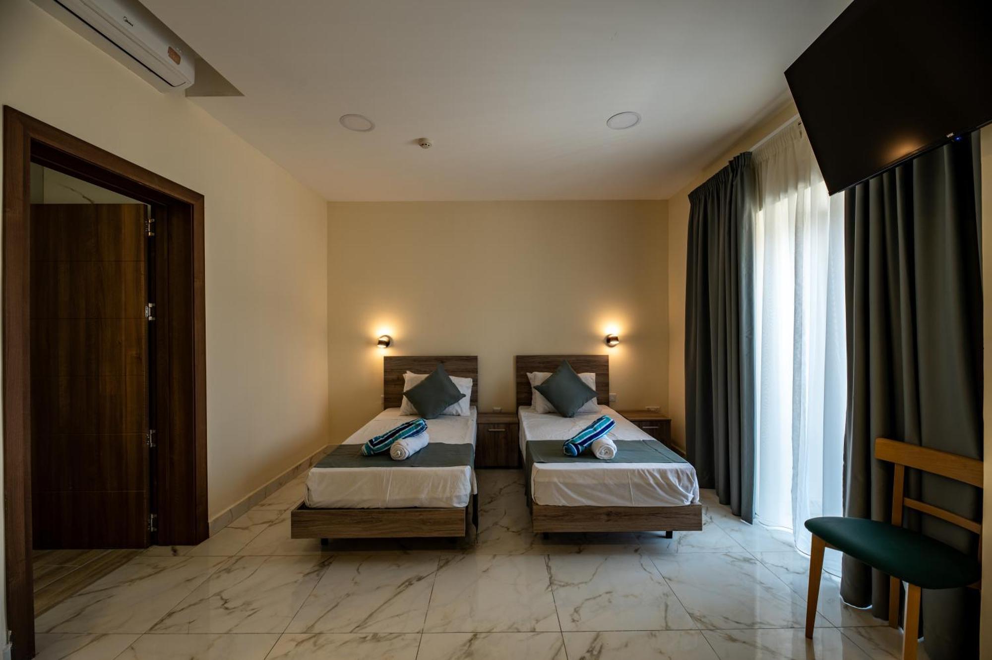 Euroclub Hotel Сейнт Полс Бей Екстериор снимка