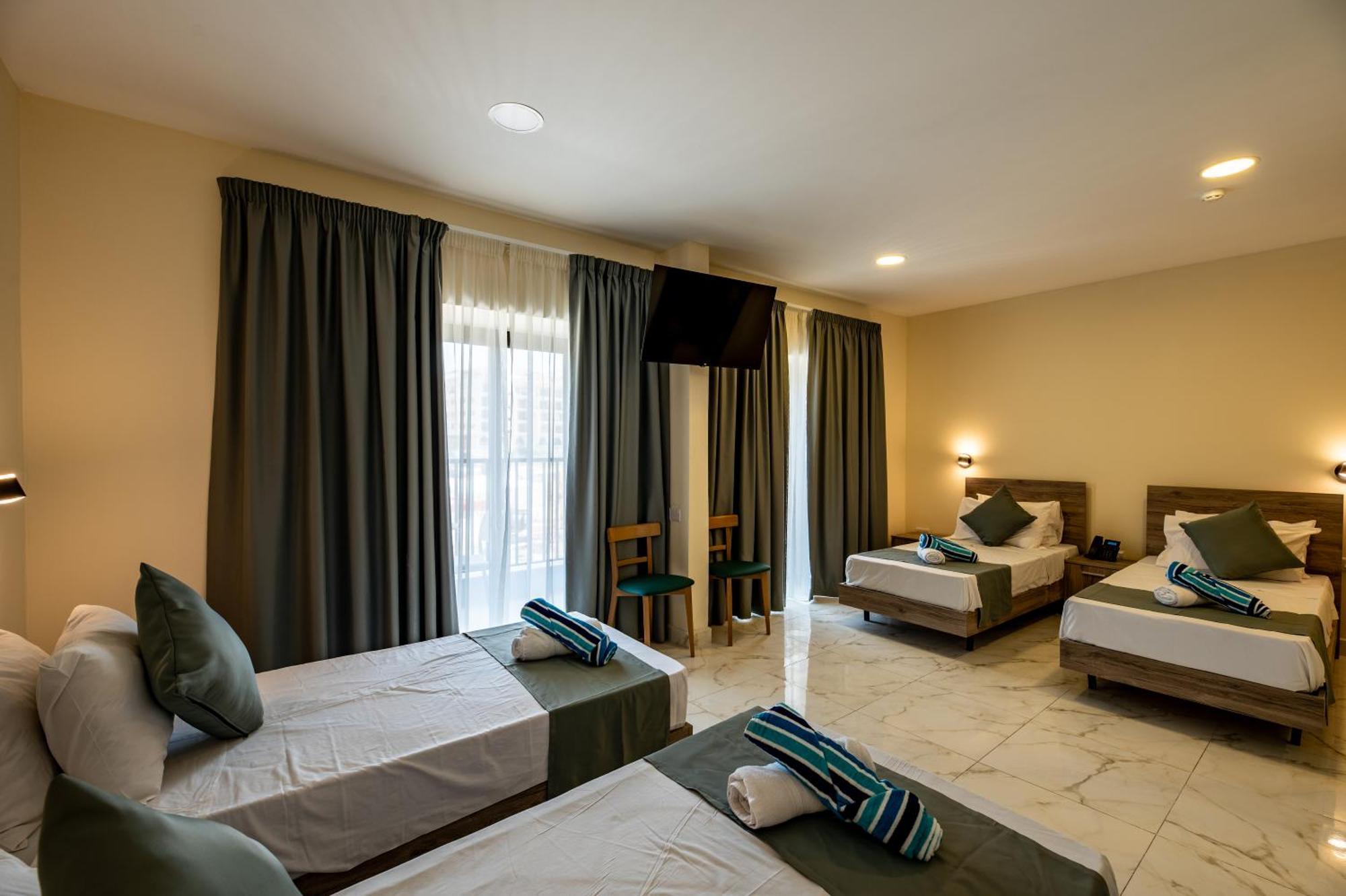 Euroclub Hotel Сейнт Полс Бей Екстериор снимка